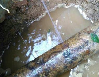 索县楼顶渗水维修公司分享下地暖漏水的原因及检测方法。